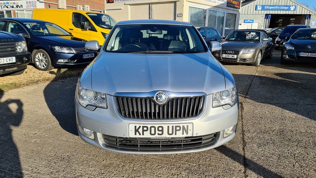 SKODA Superb SE 2.0 TDI CR 170bhp DSG (2009) - Picture 2