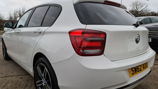 BMW 1 Series 116i Sport (2012) - Picture 13