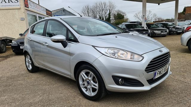 FORD Fiesta Zetec 1.0 80PS Start/Stop (2013) - Picture 3