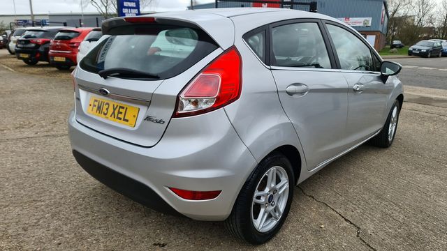 FORD Fiesta Zetec 1.0 80PS Start/Stop (2013) - Picture 5