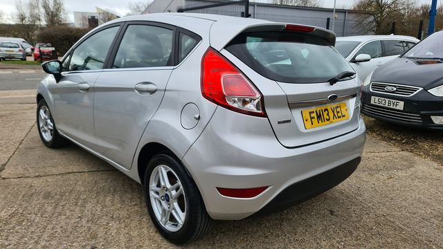 FORD Fiesta Zetec 1.0 80PS Start/Stop (2013) - Picture 7