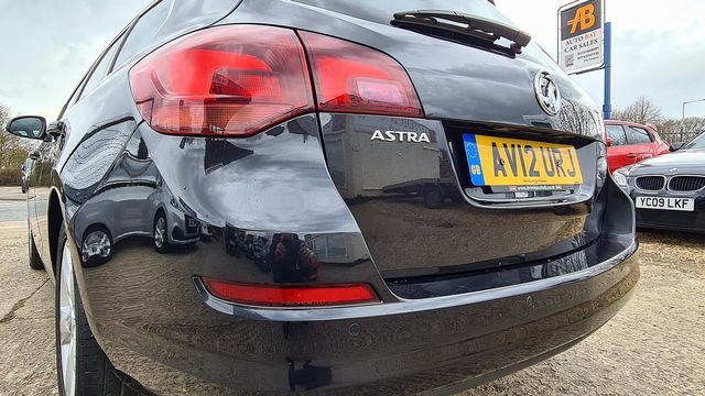 VAUXHALL Astra Sports Tourer SRi 1.6i 16v VVT auto (2012) - Picture 13