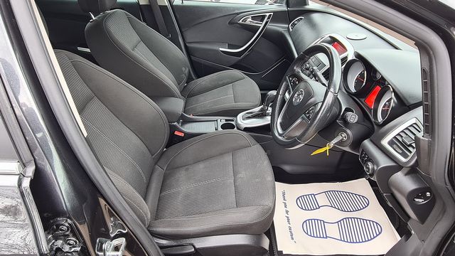 VAUXHALL Astra Sports Tourer SRi 1.6i 16v VVT auto (2012) - Picture 18