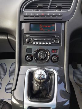 PEUGEOT 5008 1.6 HDI FAP 112 Exclusive (2011) - Picture 18