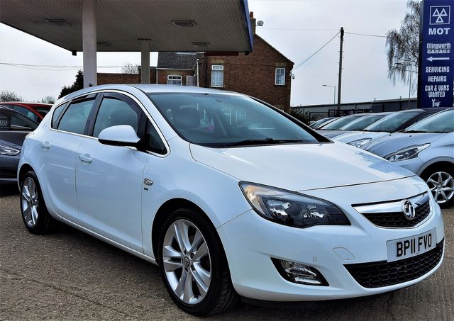 VAUXHALL Astra SRi 2.0CDTi 16v (2011) - Picture 13