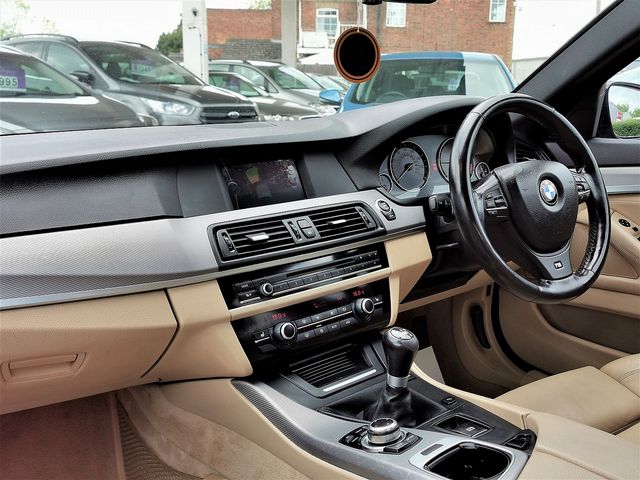 BMW 5 Series 520d M Sport (2011) - Picture 10