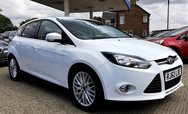 FORD Focus Zetec 1.6 TDCi 115 PS (2013) - Picture 11