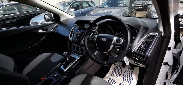 FORD Focus Zetec 1.6 TDCi 115 PS (2013) - Picture 12