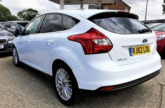 FORD Focus Zetec 1.6 TDCi 115 PS (2013) - Picture 5