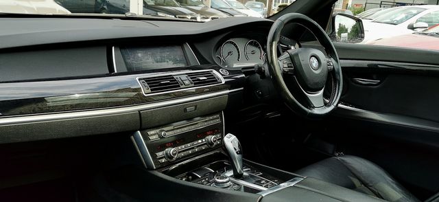 BMW 5 Series 530d SE GT (2009) - Picture 14