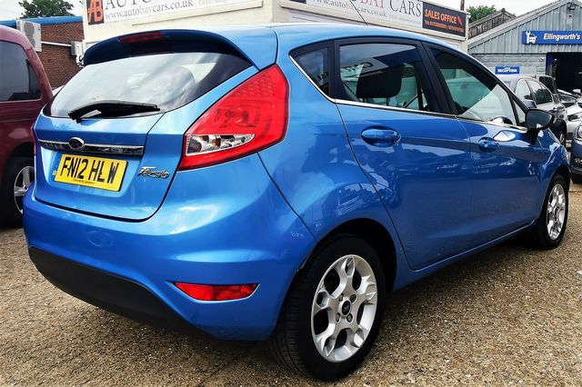 FORD Fiesta Zetec 1.4TDCi068 (2012) - Picture 8