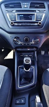 HYUNDAI i20 1.2 84PS Premium SE (2015) - Picture 10