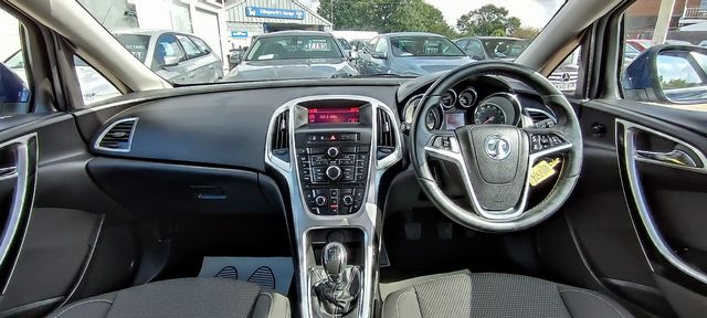 VAUXHALL Astra SRi 1.6i 16v VVT (2012) - Picture 6