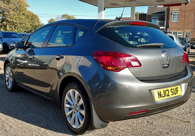 VAUXHALL Astra ACTIVE 1.6i 16v VVT (2012) - Picture 5