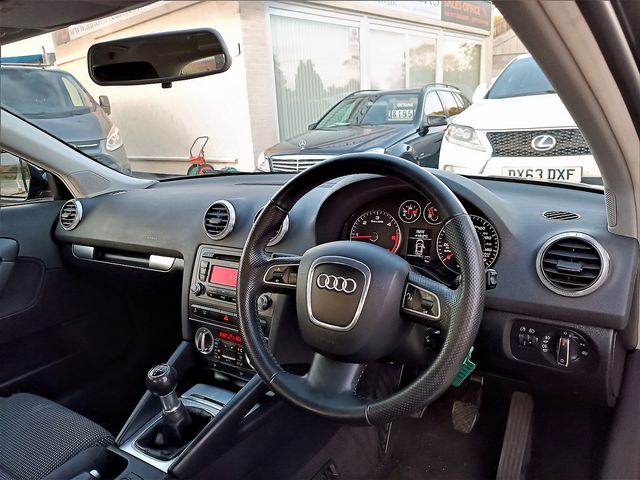 AUDI A3 1.6 TDI Sport Sportback (2009) - Picture 6