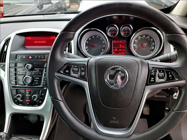 VAUXHALL Astra GTC SRi 1.4 16v Turbo 120PS S/S (2014) - Picture 10