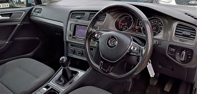 VOLKSWAGEN Golf SE TDI BlueMotion Tech 1.6 105 PS DSG (2013) - Picture 4