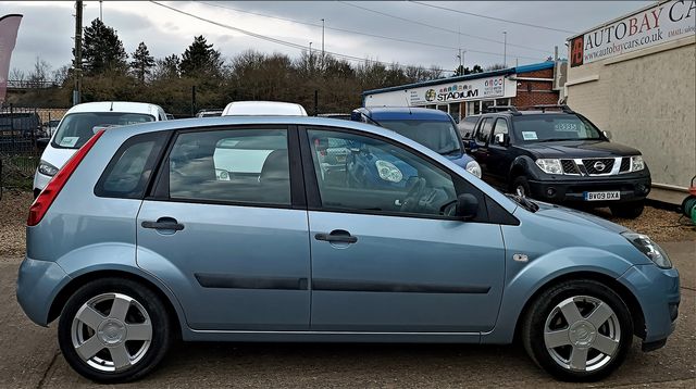 FORD Fiesta Zetec Climate 1.4 080 (2007) - Picture 11