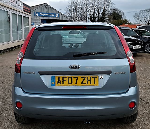 FORD Fiesta Zetec Climate 1.4 080 (2007) - Picture 7