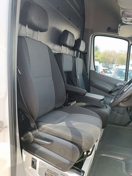 VOLKSWAGEN Crafter CR35 2.0TDI 109PS SWB (2015) - Picture 5