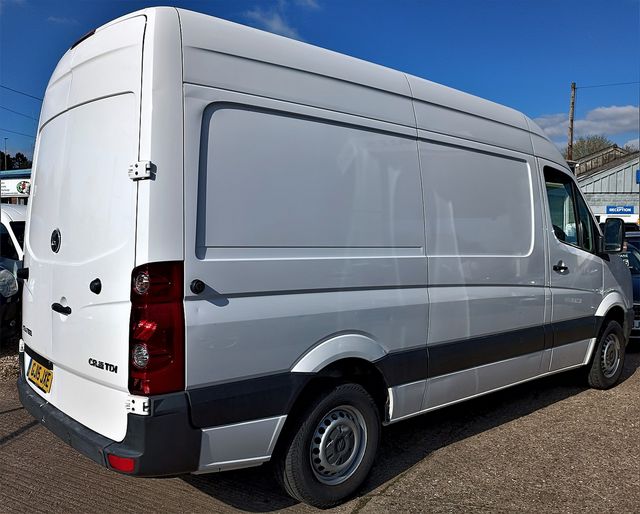 VOLKSWAGEN Crafter CR35 2.0TDI 109PS SWB (2015) - Picture 8