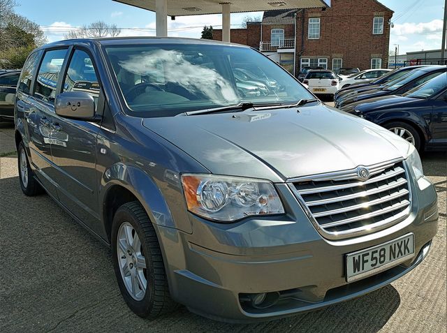 CHRYSLER Voyager 2.8 CRD Executive Auto (2009) - Picture 2