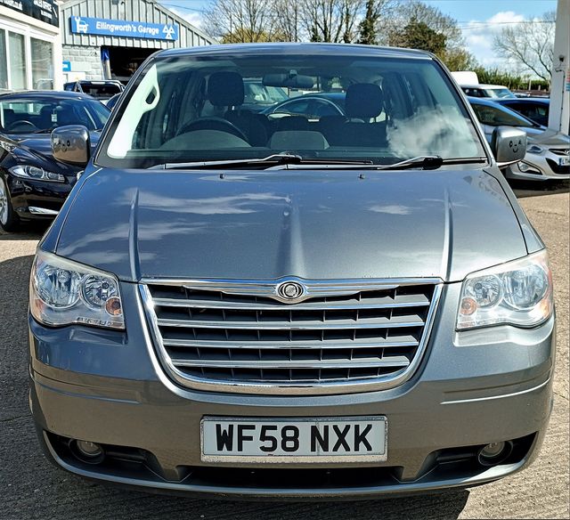 CHRYSLER Voyager 2.8 CRD Executive Auto (2009) - Picture 3