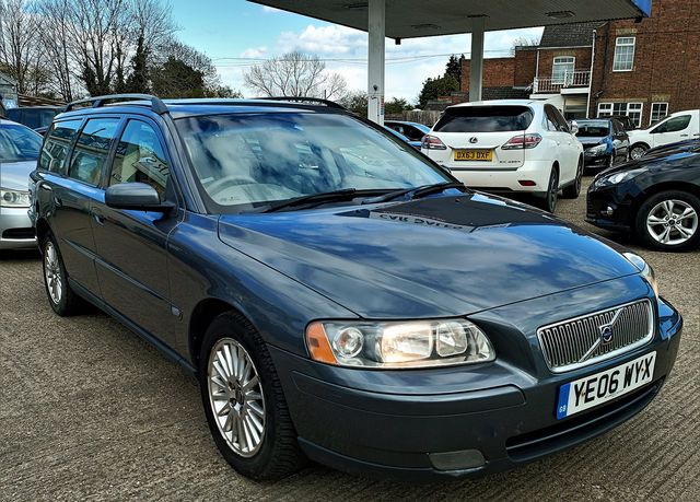 VOLVO V70 2.4 (140bhp) S (2006) - Picture 2