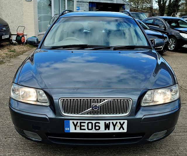 VOLVO V70 2.4 (140bhp) S (2006) - Picture 3