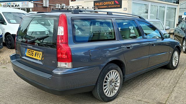 VOLVO V70 2.4 (140bhp) S (2006) - Picture 8