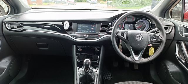 VAUXHALL Astra SRi 1.4i (150PS) Turbo (2016) - Picture 28