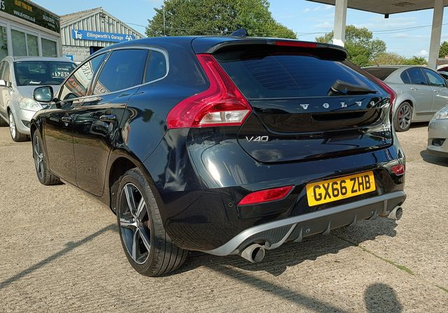 VOLVO V40 T2 R-Design (2016) - Picture 7