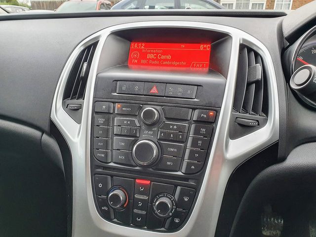 VAUXHALL Astra SRi 2.0CDTi 16v ecoFLEX S/S (2012) - Picture 20