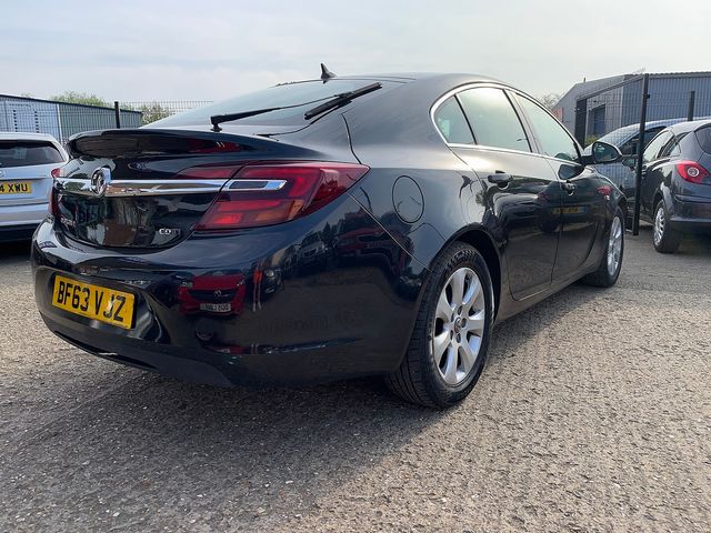 VAUXHALL Insignia SRi VX-LINE Red 2.0CDTi (160PS)4X4 S/S (2013) - Picture 3