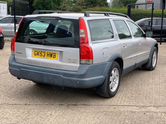VOLVO XC70 D5 AWD (2003) - Picture 3