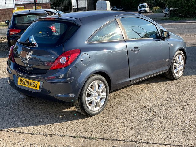 VAUXHALL Corsa Design 1.4i 16v (a/c) (2009) - Picture 3