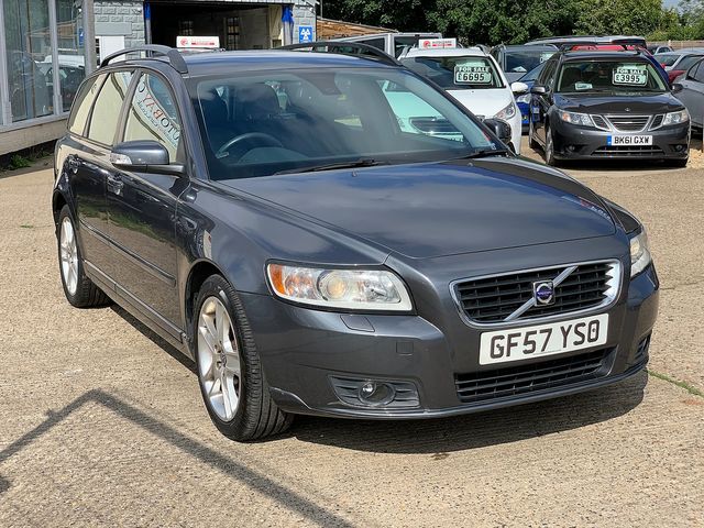 VOLVO V50 2.0D SE Sportswagon (2007) - Picture 2