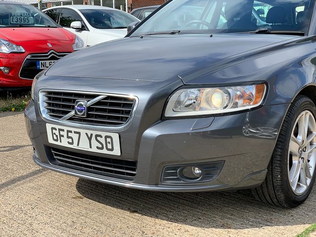 VOLVO V50 2.0D SE Sportswagon (2007) - Picture 8