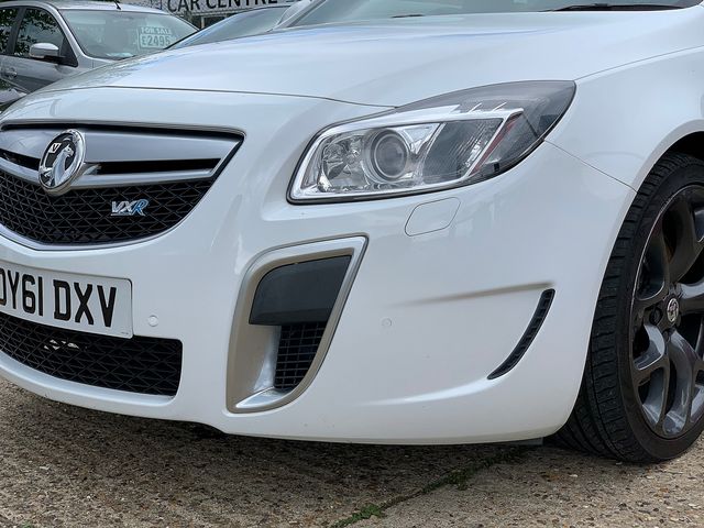 VAUXHALL Insignia VXR Nav 2.8i V6 Turbo 4X4 (2011) - Picture 8