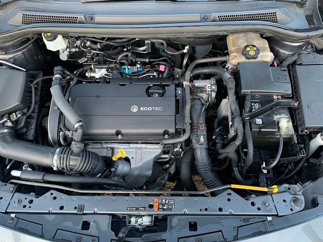 VAUXHALL Astra GTC SRi 1.6 16v Turbo 180PS (2012) - Picture 39