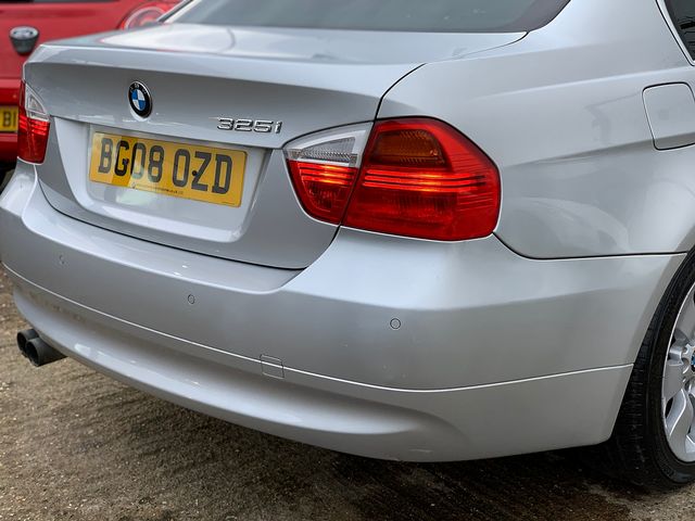 BMW 3 Series 325i SE (2008) - Picture 6