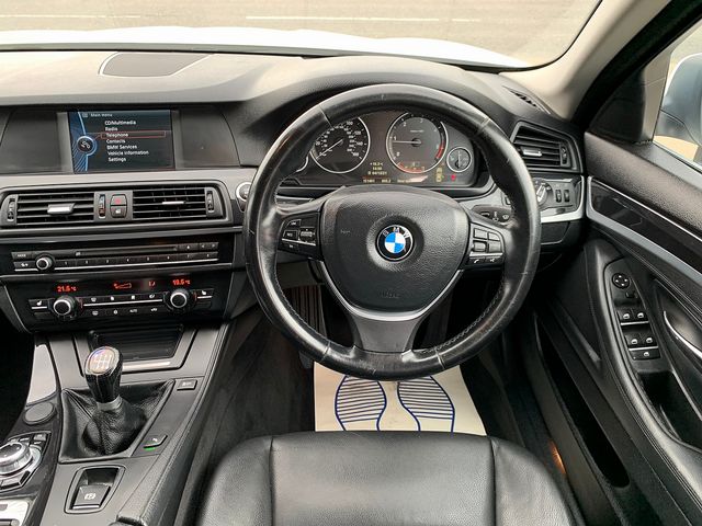 BMW 5 Series 520d SE (2010) - Picture 12