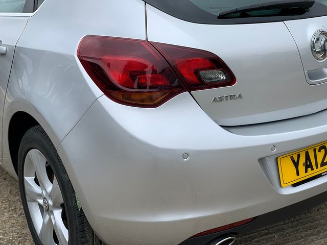 VAUXHALL Astra SRi 2.0CDTi 16v ecoFLEX S/S (2012) - Picture 5