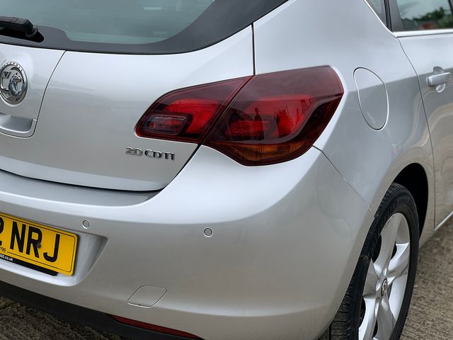 VAUXHALL Astra SRi 2.0CDTi 16v ecoFLEX S/S (2012) - Picture 6