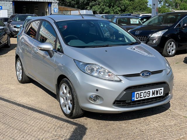 FORD Fiesta Titanium 1.4 096 (2009) - Picture 2