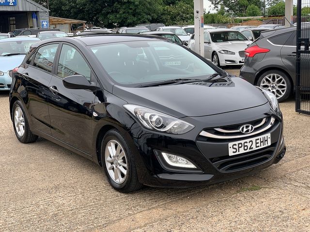 HYUNDAI i30 1.6 CRDi 110PS Blue Drive Active (2013) - Picture 2