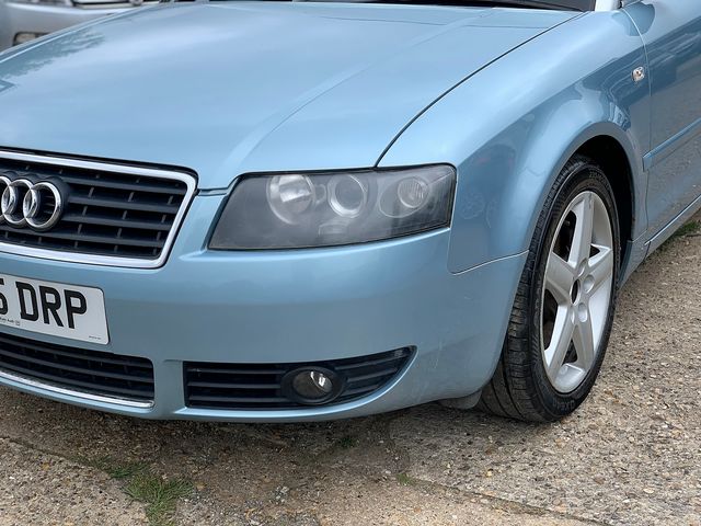 AUDI A4 2.5 TDI Sport (2005) - Picture 7