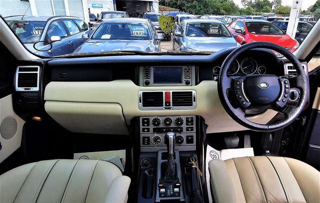 LAND ROVER Range Rover 3.0 Td6 Vogue (2003) for sale  in Peterborough, Cambridgeshire | Autobay Cars - Picture 6