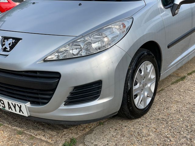 PEUGEOT 207 SW 1.6 HDi 90 S (2010) - Picture 8