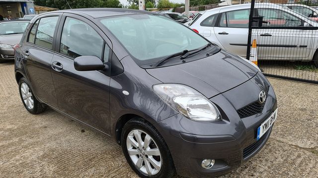 TOYOTA Yaris 1.33 VVT-i T Spirit (2011) - Picture 3